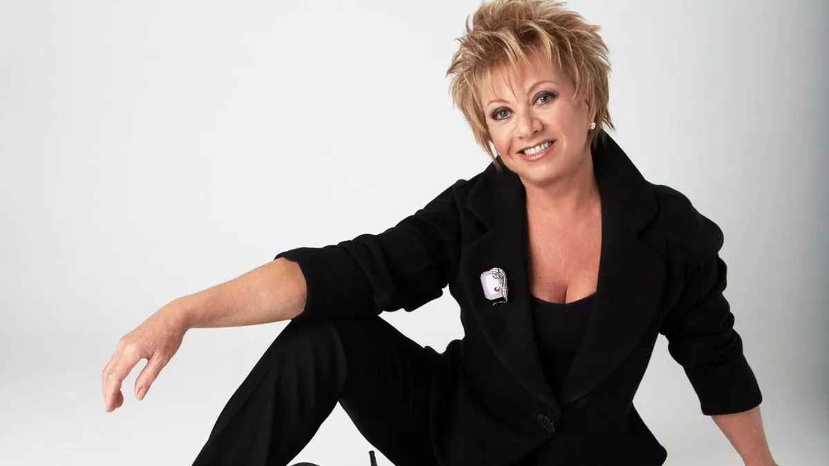 Elaine Paige Music Artist Profile