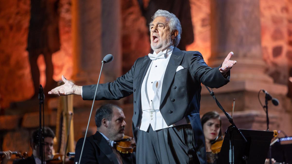 Plácido Domingo Music Artist Profile